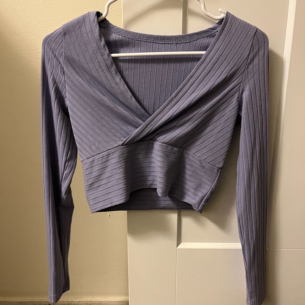 SHEIN Ribbed V-Neck Crop Top in Purple
